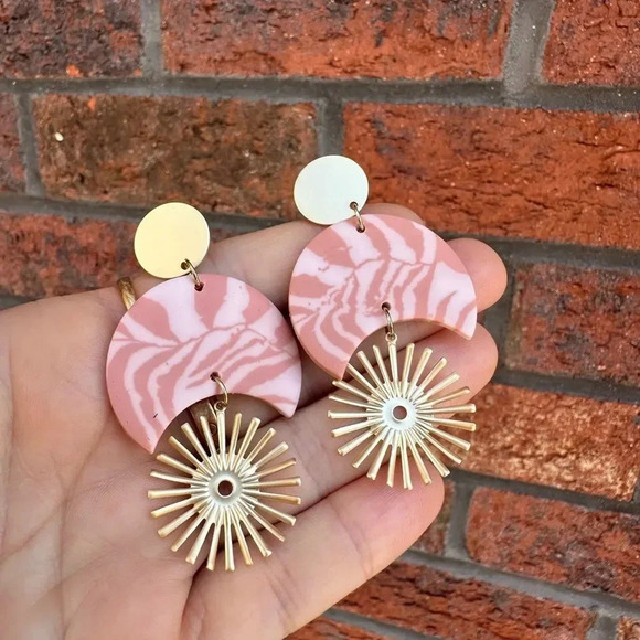 Soleil Blush Star Earrings - Picture 10 of 11